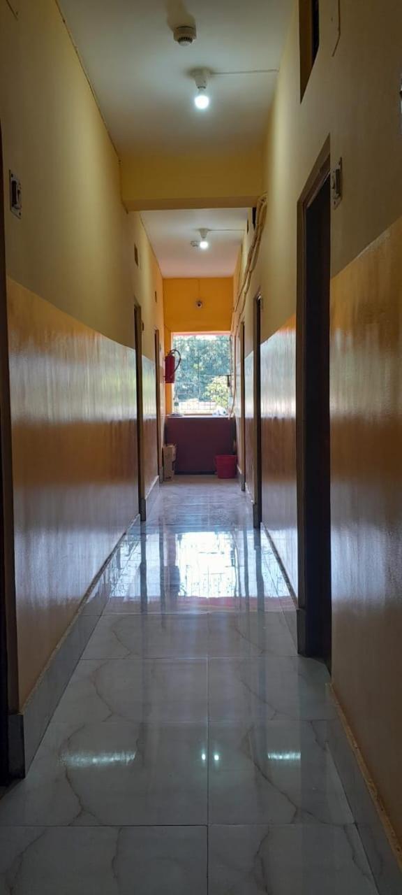 Narendra Niketan Hotel Calcutta Buitenkant foto